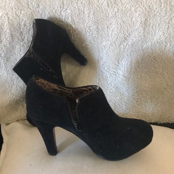 Heeled booties/ Never worn - Picture 2 of 2
